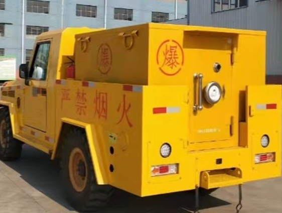 三元凯龙爆破器材运输车：保障爆破任务的安全运行